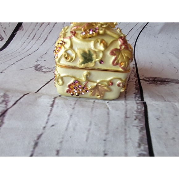Rucinni Jeweled Trinket Box Filigree Grape Vine Leaves Gold Ring Gift - Picture 4 of 13